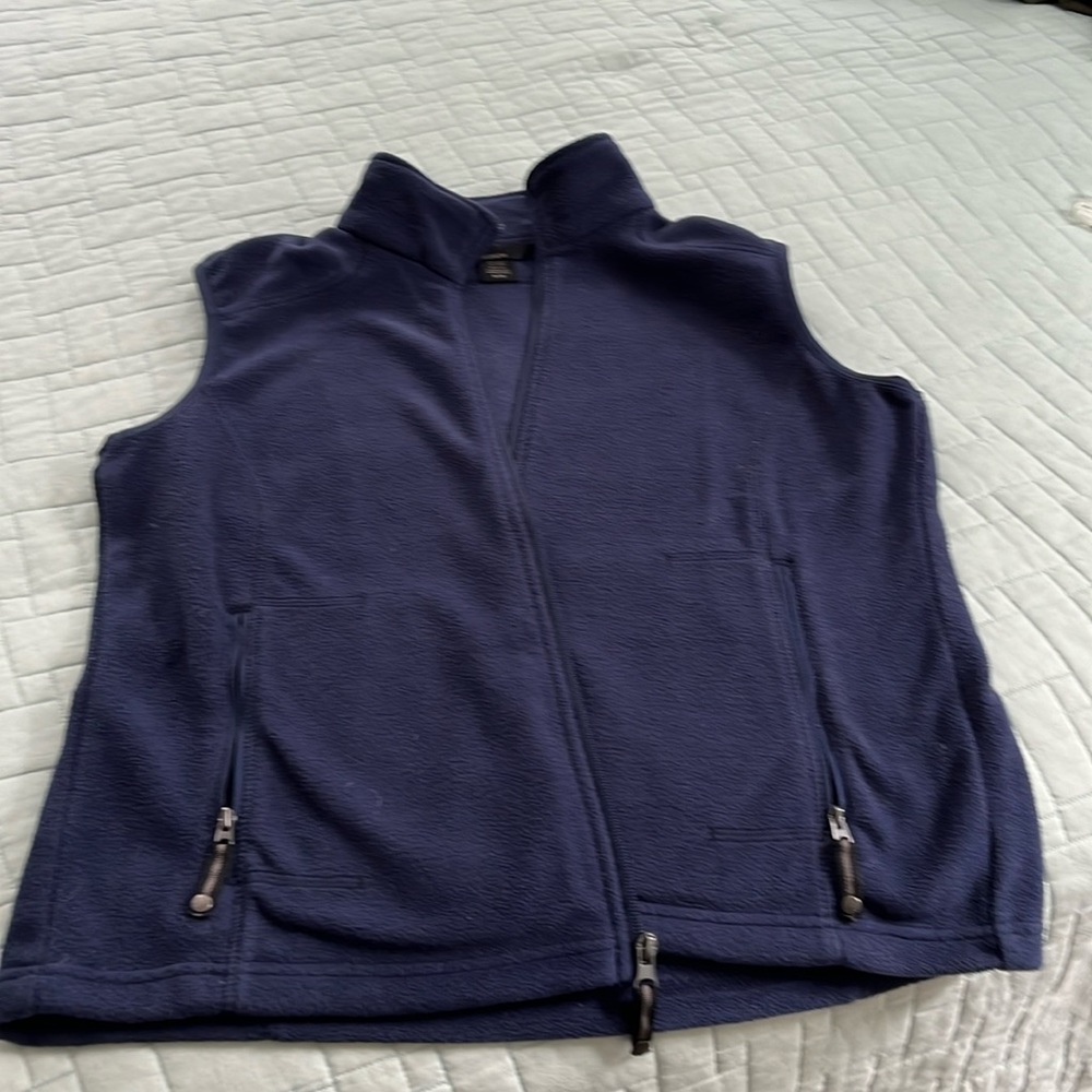 Ladies navy blue fleece vest. Medium